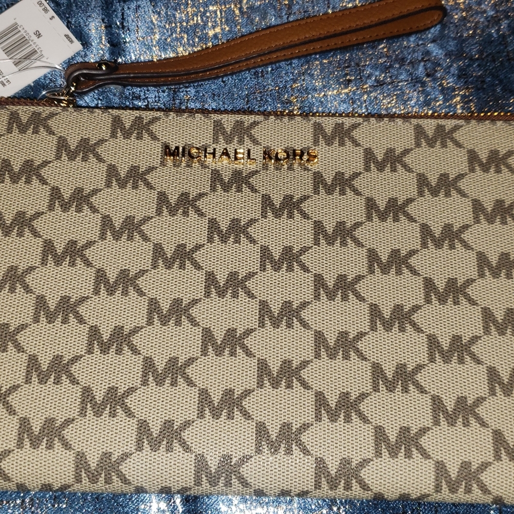 Michael Kors Wristlet - Picture 2 of 7